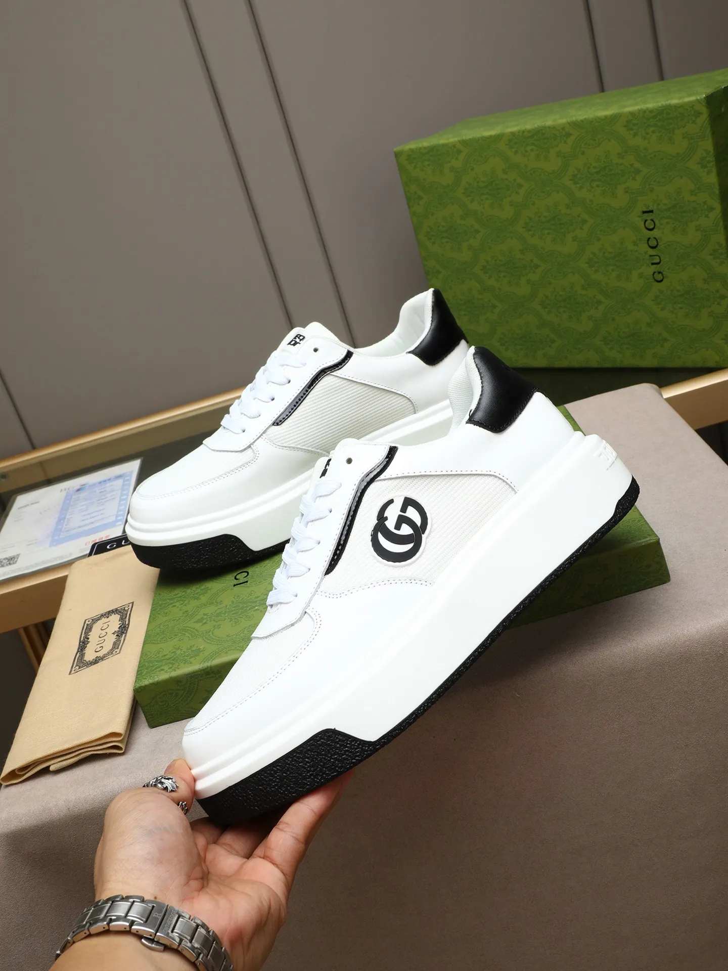 Men's shoes 💰480 New men's shoes GUCCI Fashion trend Made of first-layer calfskin ➕ washed sheep lining! The foot feels super comfortable and the workmanship is impeccable. Foam ultra-light outsole, size: 38-44 (45 customized) 3 colors to choose from!